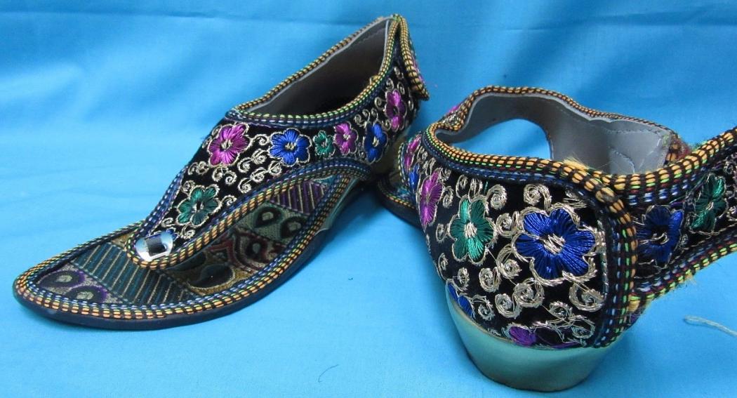 Traditional indian deals women's shoes